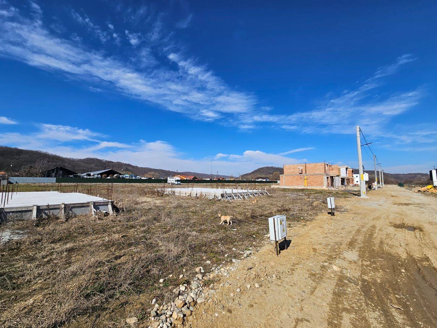 Vanzare teren cu temelie si AC, Micesti, 10 Km de Pitesti - Poză 7