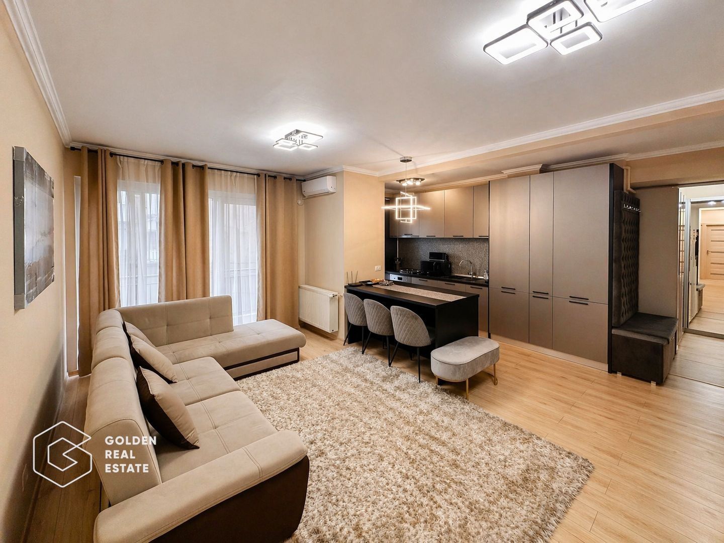 Apartament superb, BERMO, 2 camere, etaj 1, totul nou, centrala proprie, balcon - Poză 1