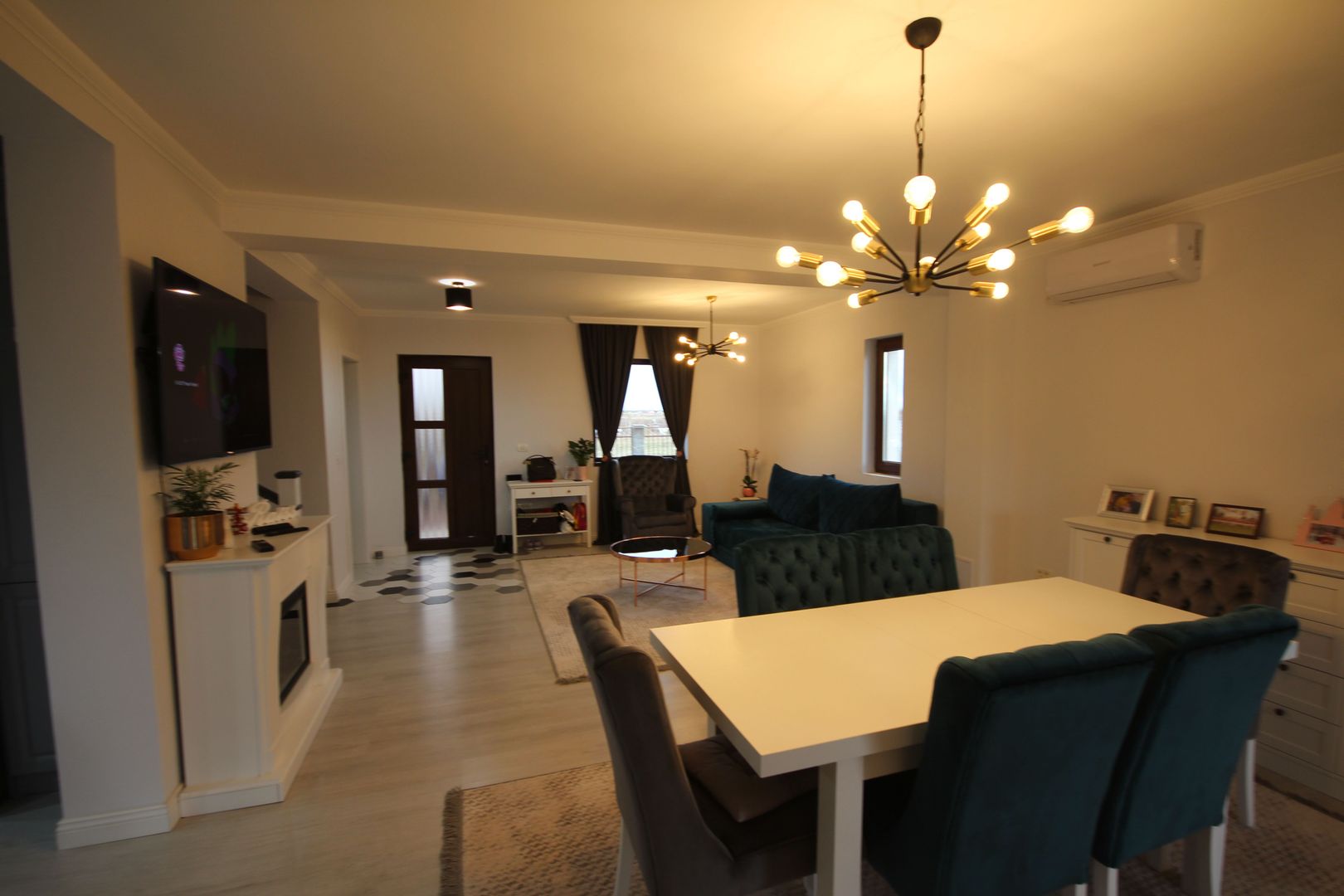 Modern si primitor - Poză 3