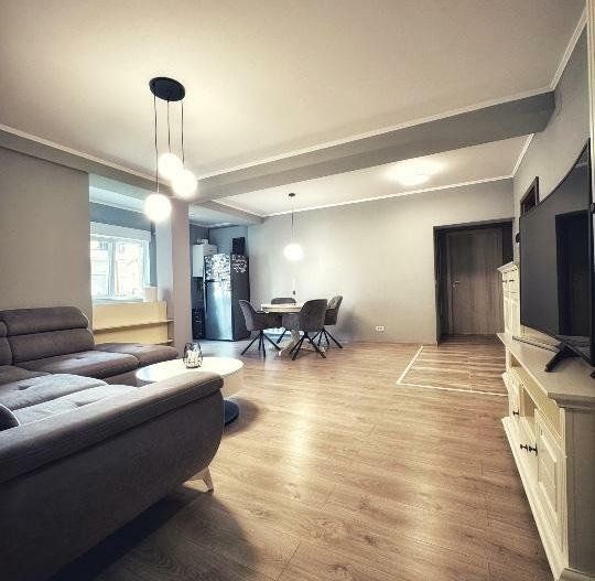 Giroc | 3 Camere | Curte comuna | Mobilat si utilat | Loc de parcare - Poză 2