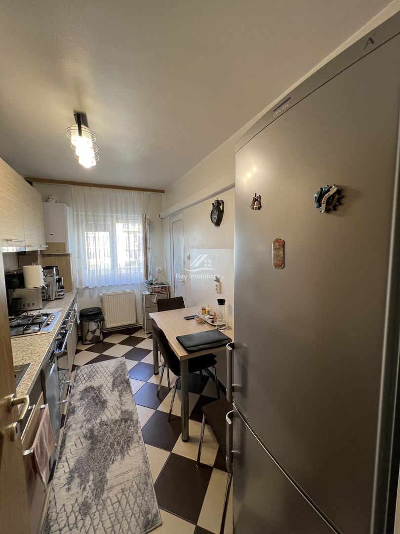 Zona Cireșica/Apartament 3 camere/2băi,balcon,logie,cămară,debara - Poză 7