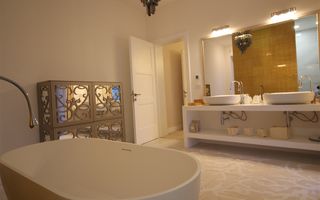 Casă / Vilă cu 8 camere de vânzare în zona Est - Poză 9