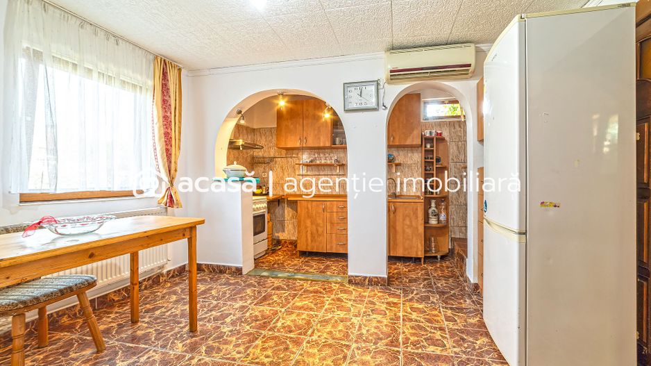 Vandut Apartament cu doua camere, central, la parter. - Poză 3