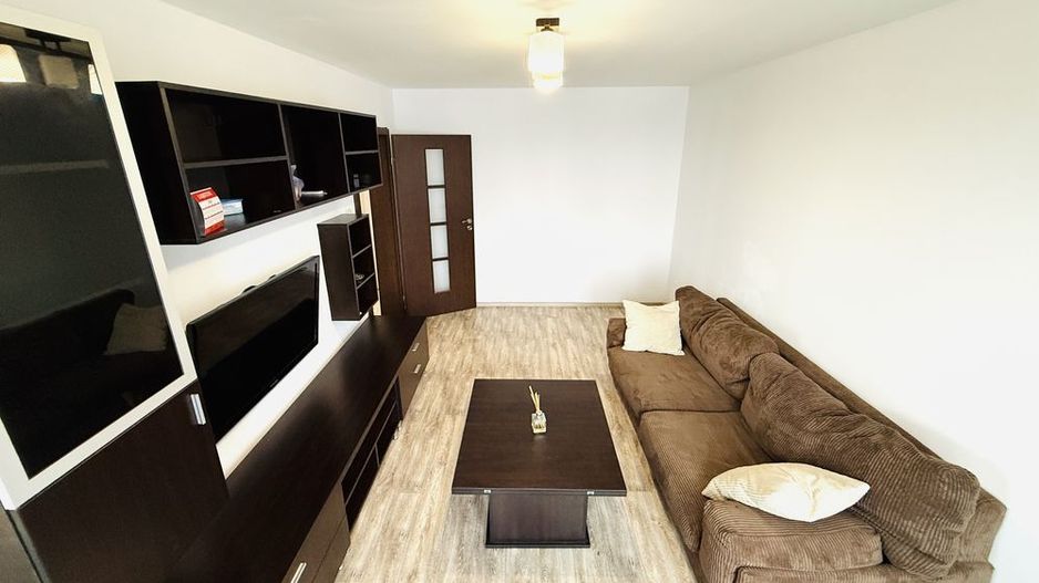 Apartament 3 camere,  Podul Grant, etaj intermediar, renovat, metrou - Poză 2