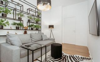 Chirie, apartament, 3 camere, Centru - Poză 1