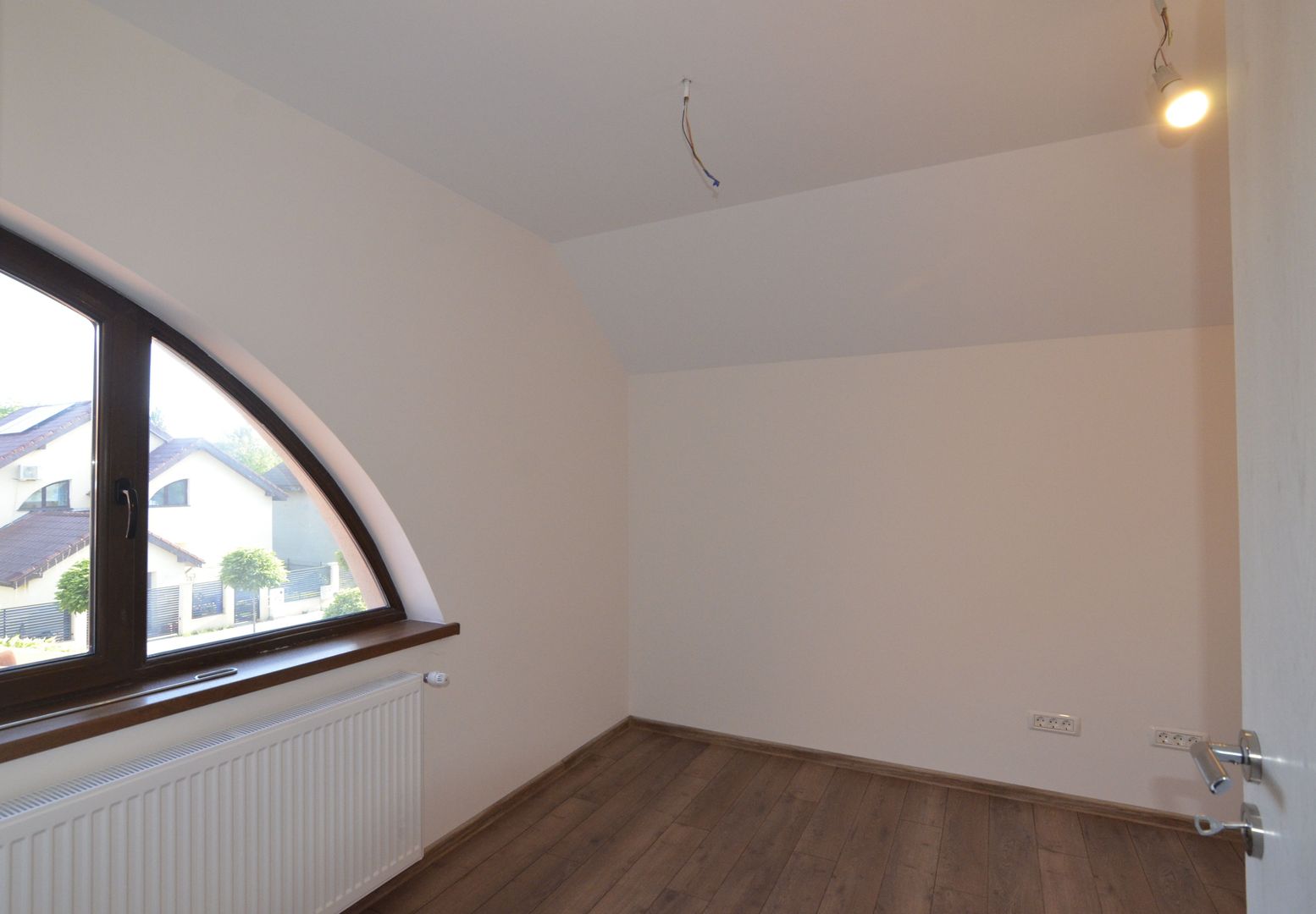 Inchiriem casa noua individuala 4 camere cu garaj - Poză 21