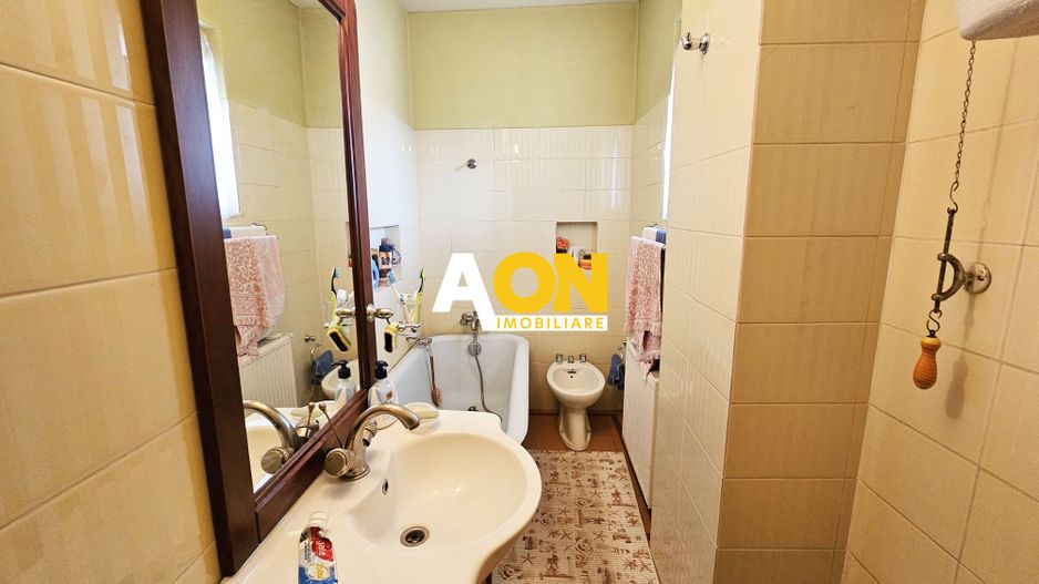 Casa situata in imediata apropiere a Cetatii - Poză 12