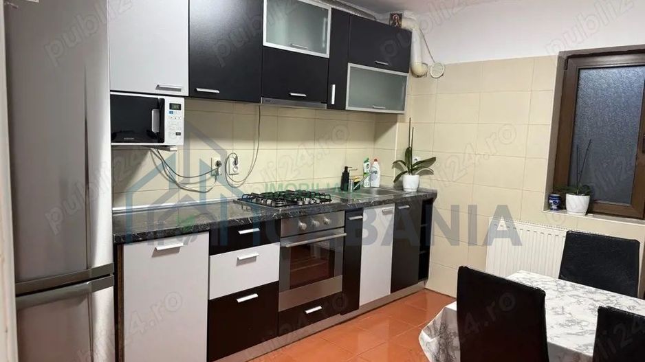 Apartament 2 camere, curte interioara, parcare, gratar - Poză 2
