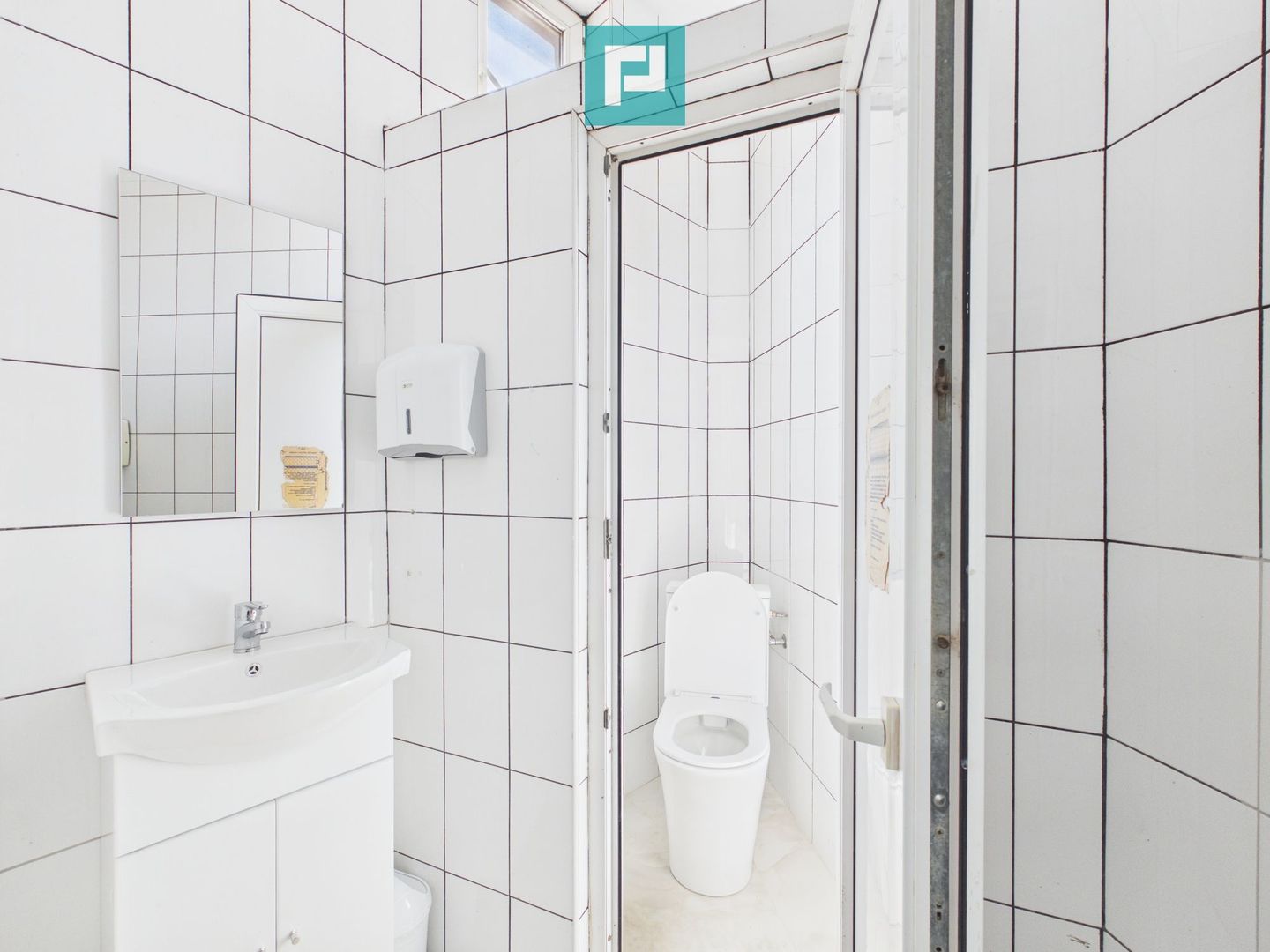 Ioșia: două spații vitrate, unire posibilă - Poză 9