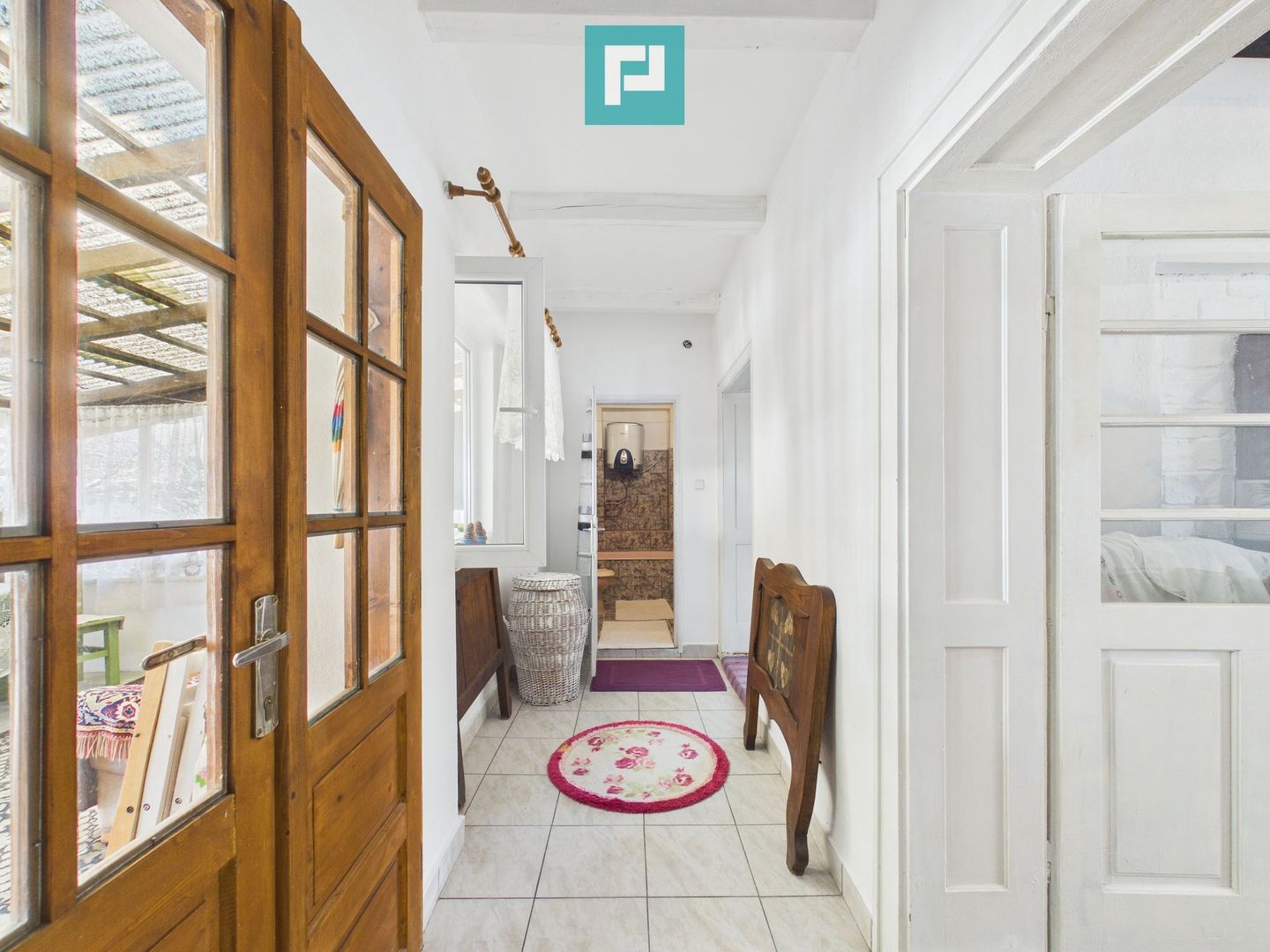 Casă cu 6 camere pe teren de 2029 mp – Miniş - Poză 18