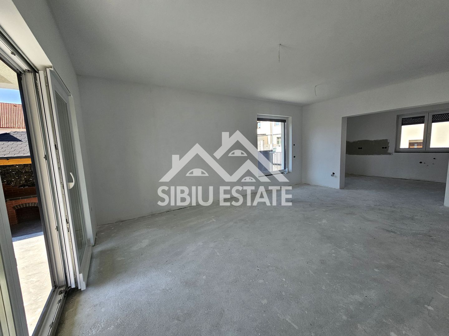 Casa Sibiu, intrare Selimbar, garaj, pivnita, curte mare - Poză 9