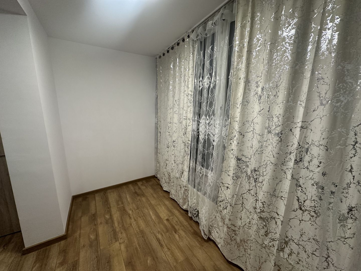 Apartament 3 camere | 80 mp | Parter | Bloc nou 2011 | Rădăuți - Poză 11