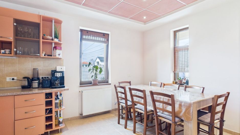 Vilă cu 7 camere, zona Aradului - Poză 3