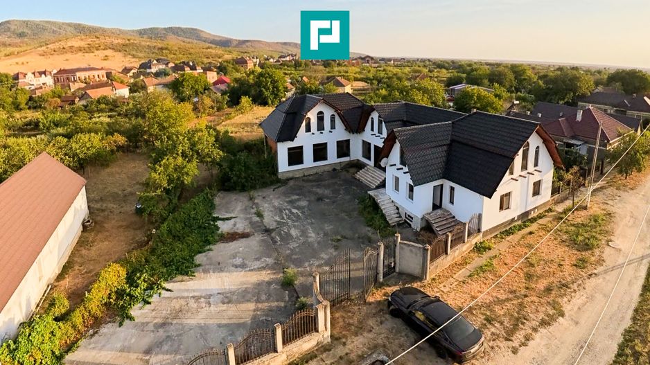 Casă 300 mp  cu posibilități multiple în Covăsânț - Poză 2