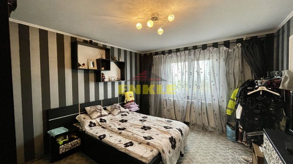 De vânzare casă cu suprafața de 250 mp plus 900 mp teren - Poză 6