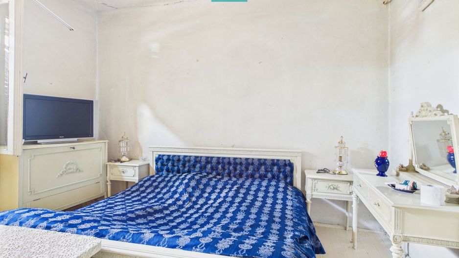 Case de vânzare cu teren generos - Alfa - Poză 1