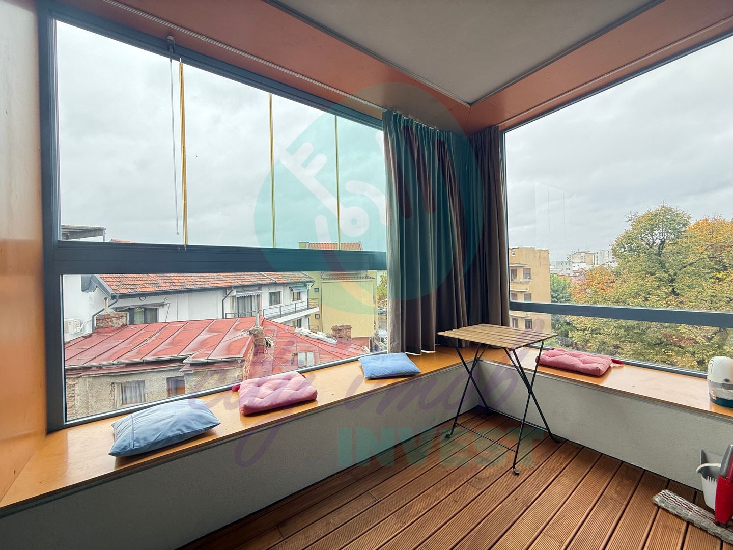 Apartament cu 2 camere, tip duplex, cu design industrial și personalitate - Poză 9