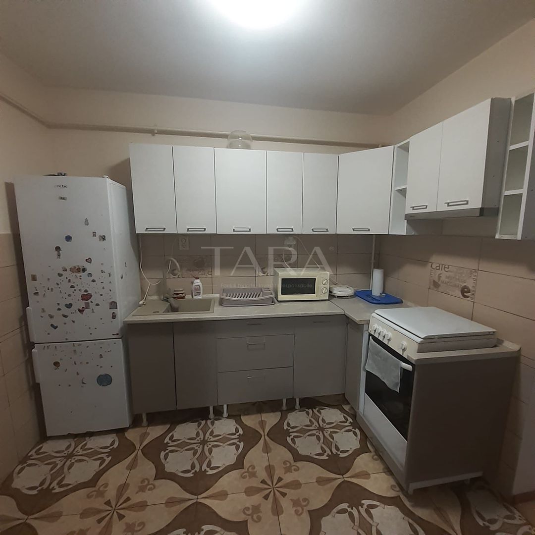 Apartament 2 camere, balcon închis, etaj 1, parcare inclusă. - Poză 3