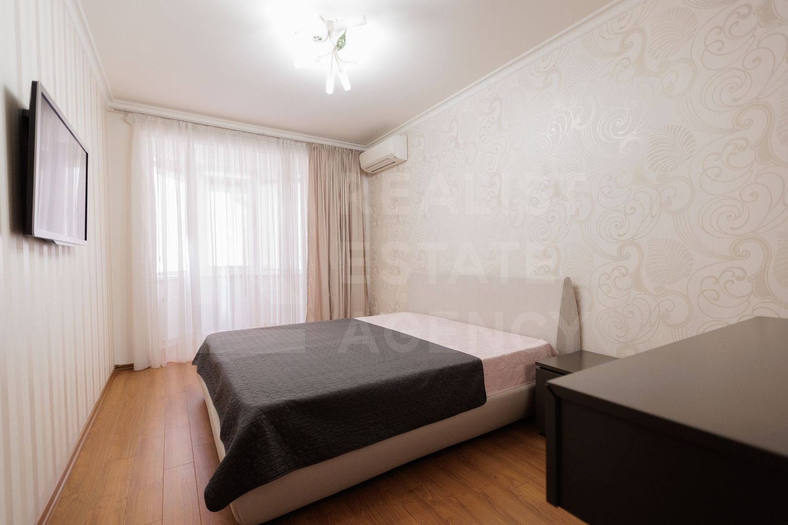 Chirie, apartament cu 4 camere, str. Petru Movilă, sectorul Centru - Poză 3