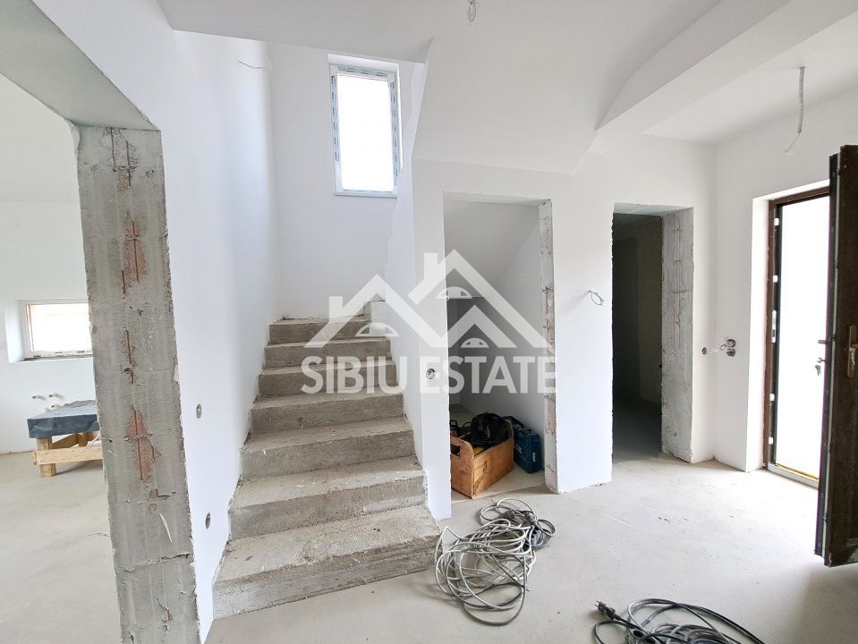 Casa Selimbar 4 camere, 2 bai, terasa, curte si magazie - Poză 3