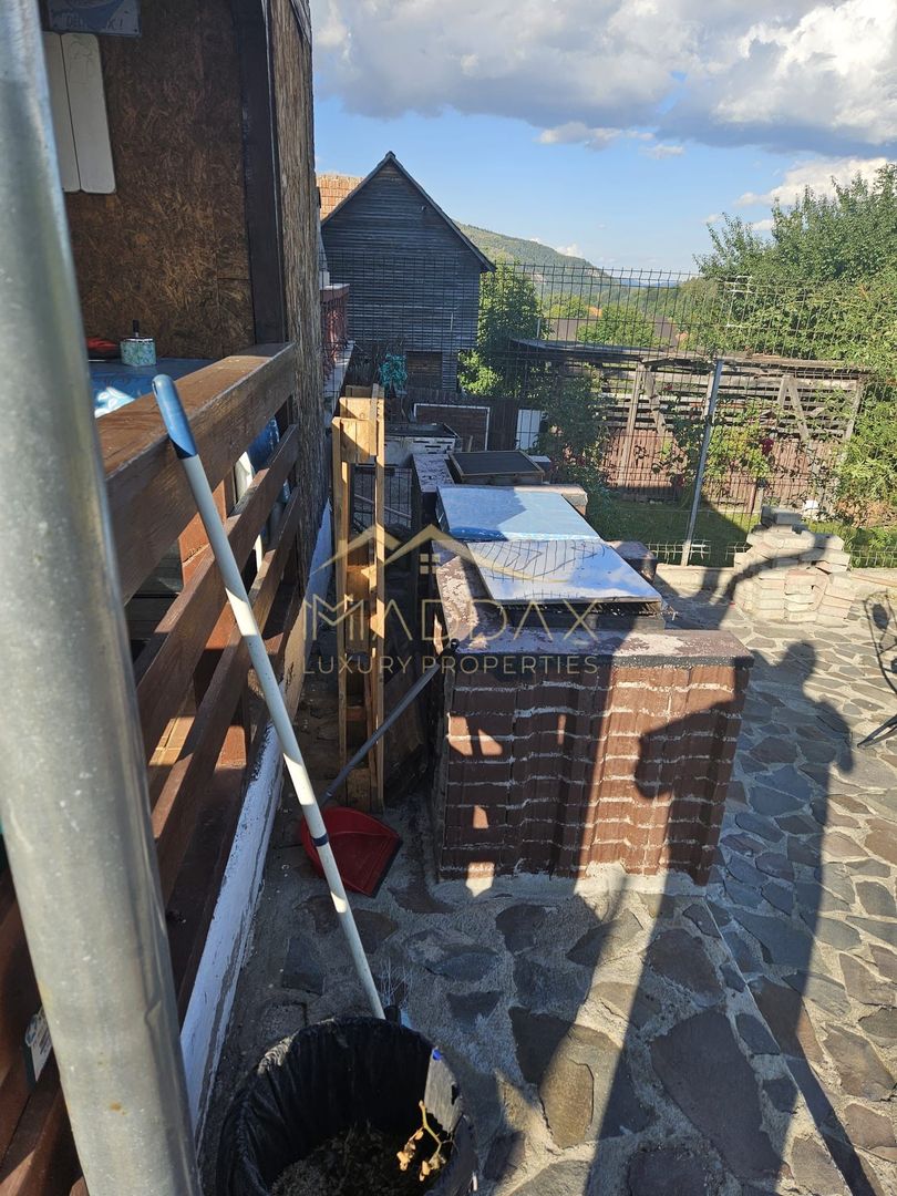 Pensiune 10 camere cu restaurant // teren 900 mp // Moieciu de Jos - Poză 12