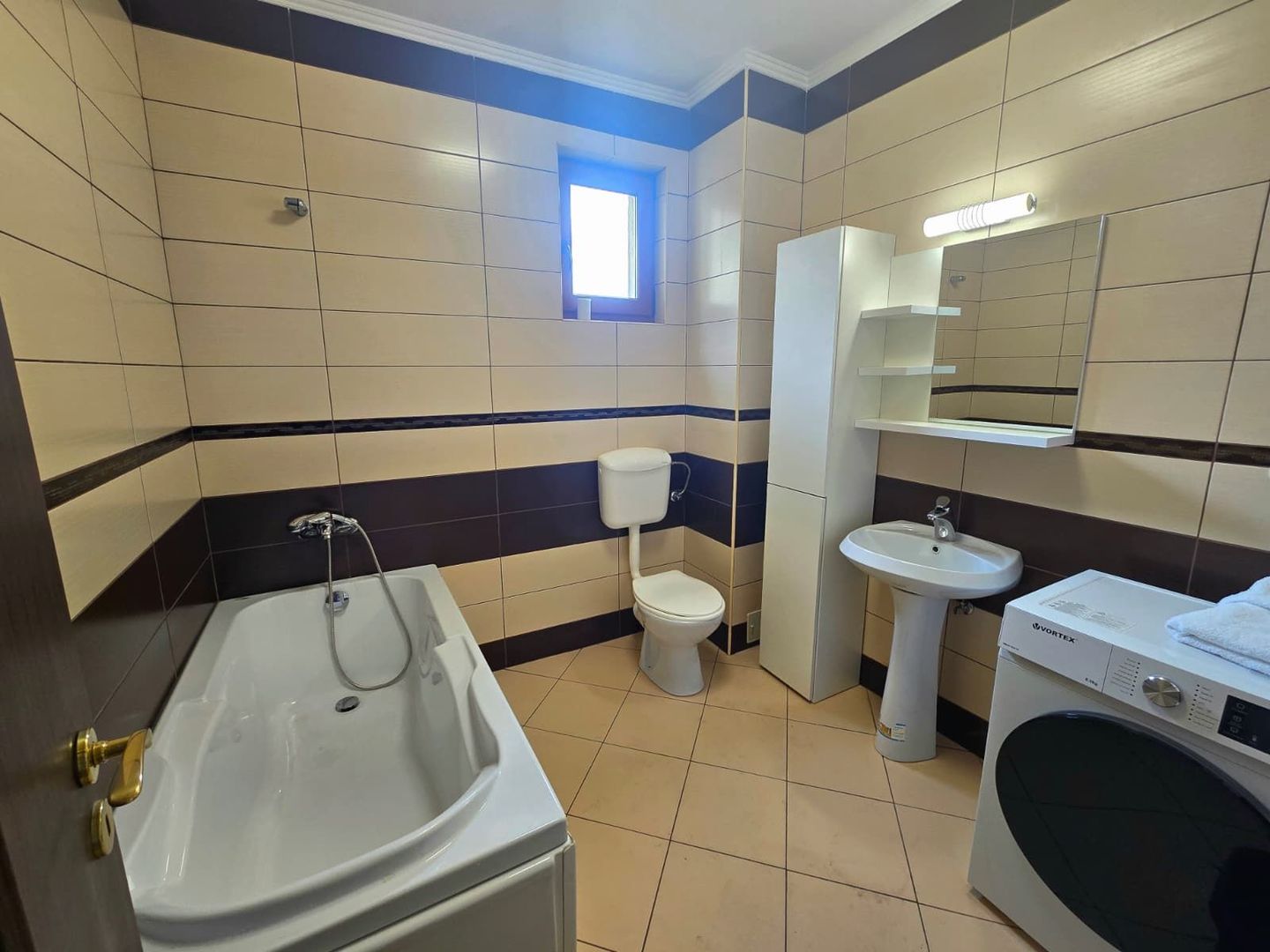 Prima închiriere! Apartament modern  str. Odobescu, Satu Mare - Poză 8