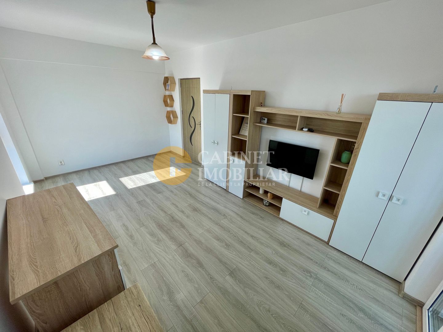 Galata - Bloc Nou - 2 Camere decomandat - Etaj 1 - Mobilat/Utilat - 54 MP - Poză 1