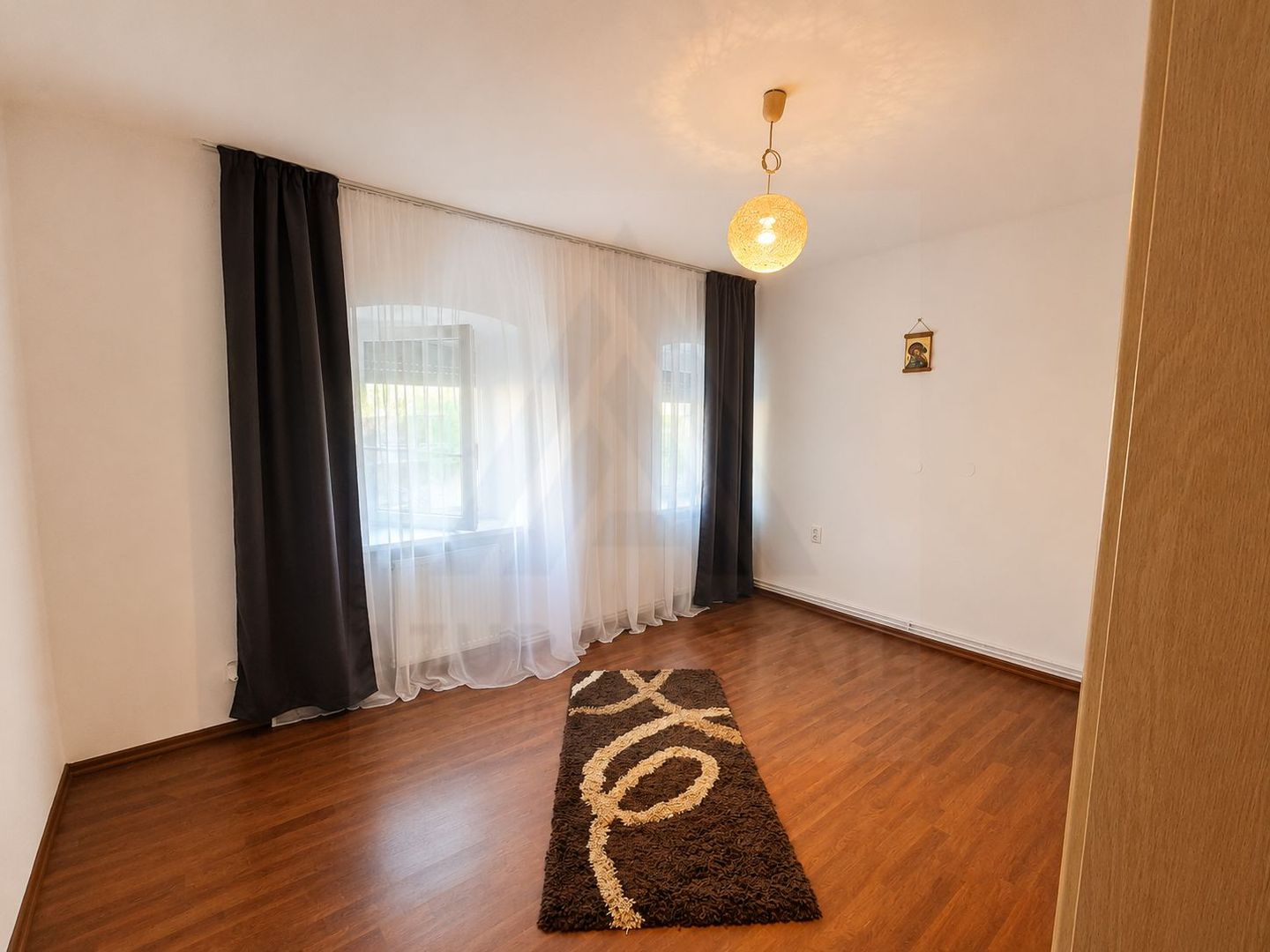 Casă cu 2 apartamente 5 camere 140 mp utili curte 289 mp in Turnișor - Poză 5