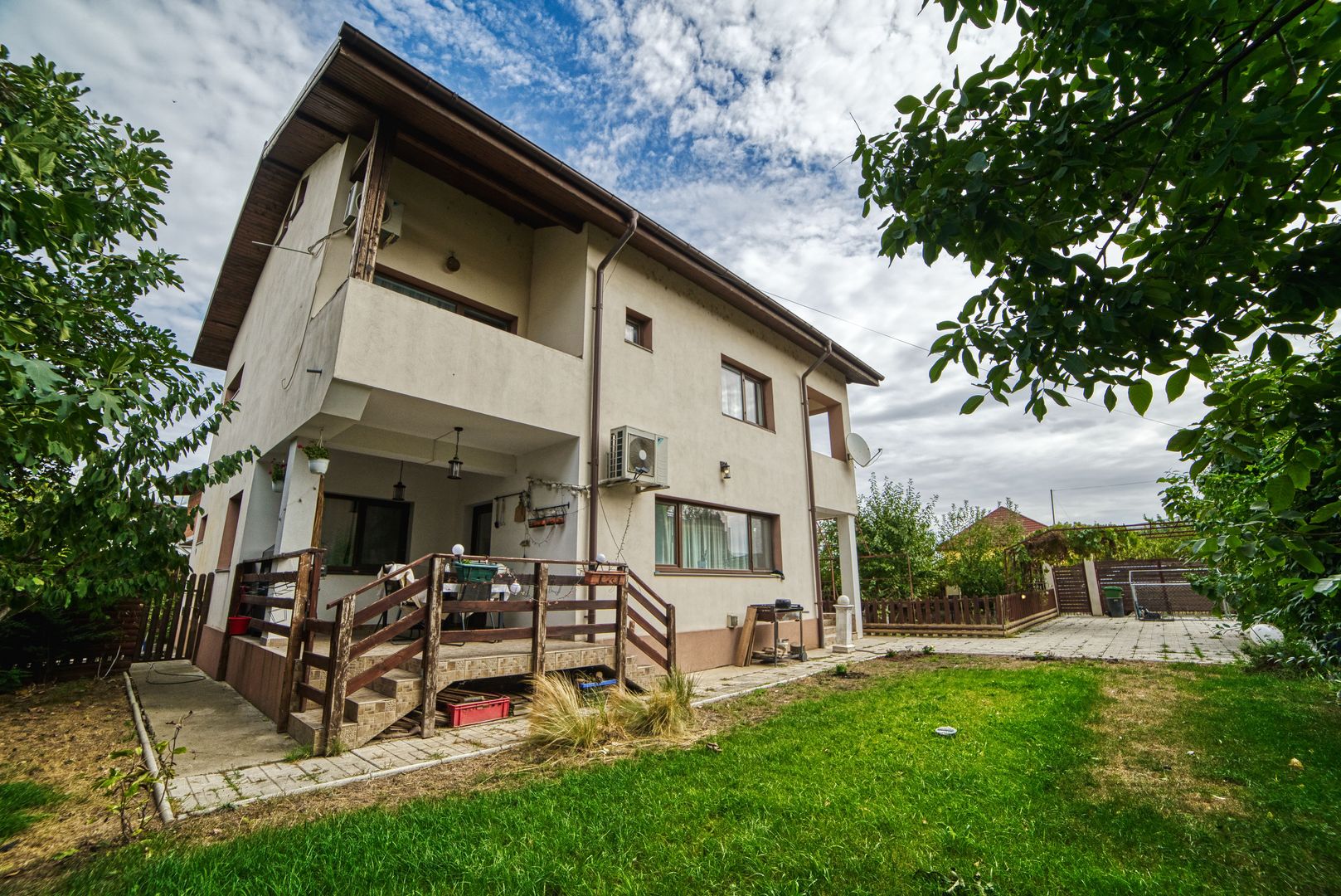 Casa complet mobilata 5 camere 3 bai curte generoasa - Poză 3