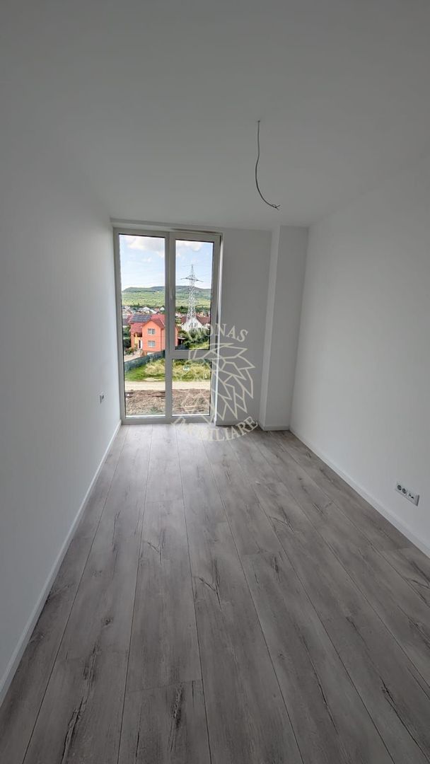 Apartament Nou 4 camere 87 mp+balcon-etaj 2-Calea Moldovei - Poză 1