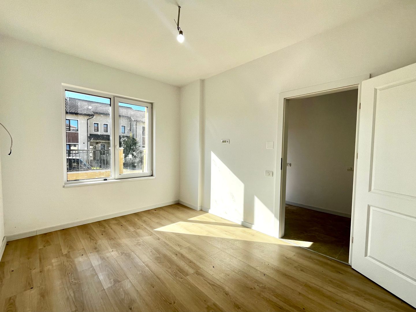Duplex modern, separat prin camera tehnica, in Ghiroda - zona Primărie - Poză 9