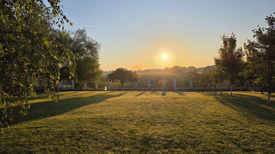 Resedinta spectaculoasa  – Vila exclusivista deschidere directa la lac - Poză 37