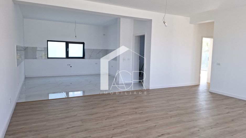 Casa cu 4 camere de vanzare, Bucov, Mica Roma - Poză 4