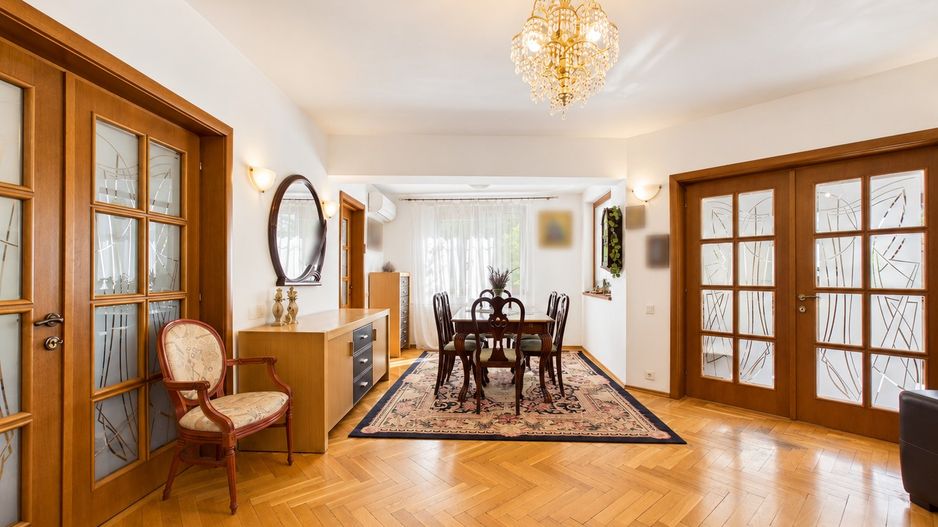 Vilă cu 8 camere de vânzare, piscina, livada, iesire la Balta Pasarea - Poză 8