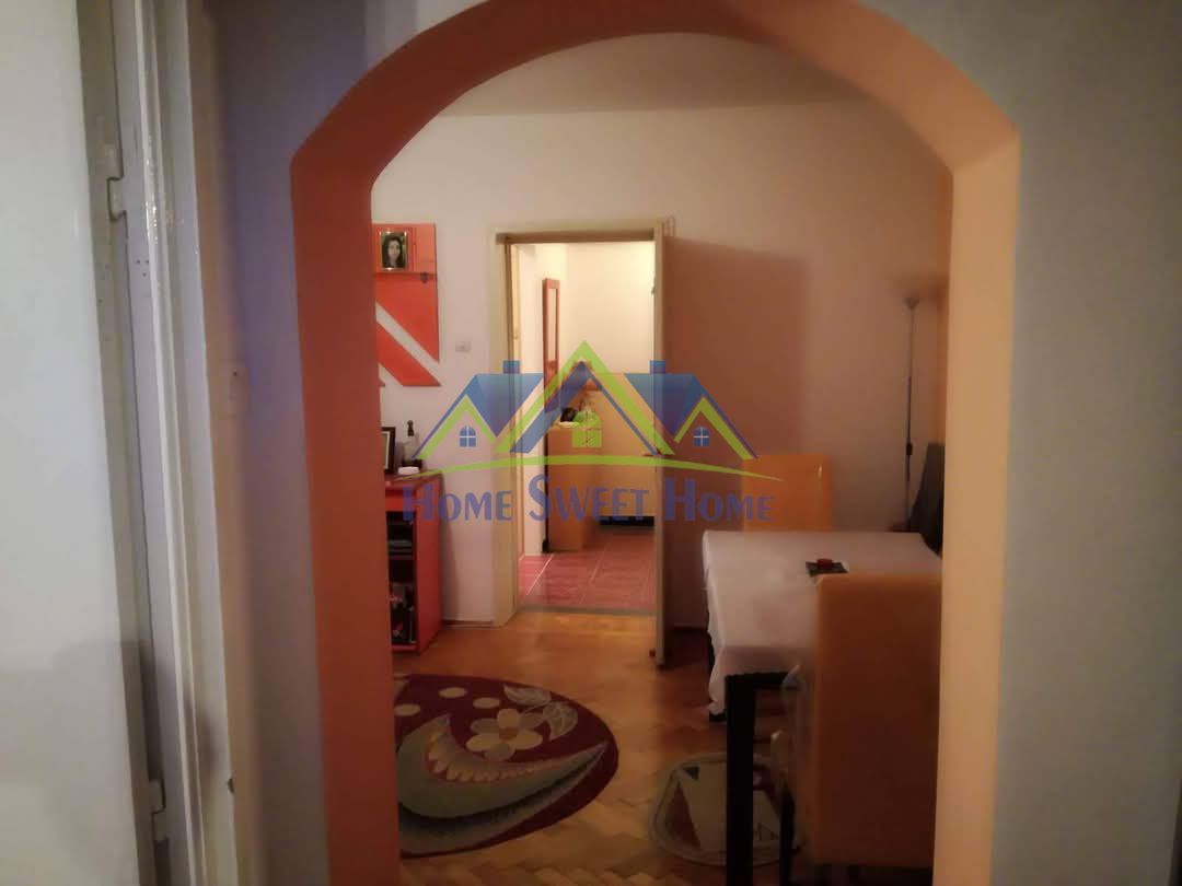 Vand apartament 2 camere, zona Profi(in V-uri), et 4 acoperit, st-43! - Poză 1