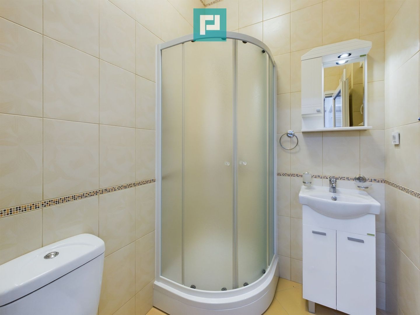 Vilă luxoasă cu o casă de oaspeți în Serbia - Poză 27