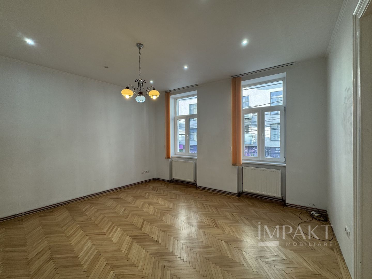 Apartament 75mp central de vânzare cu 2 camere sau spațiu birouri - Poză 6