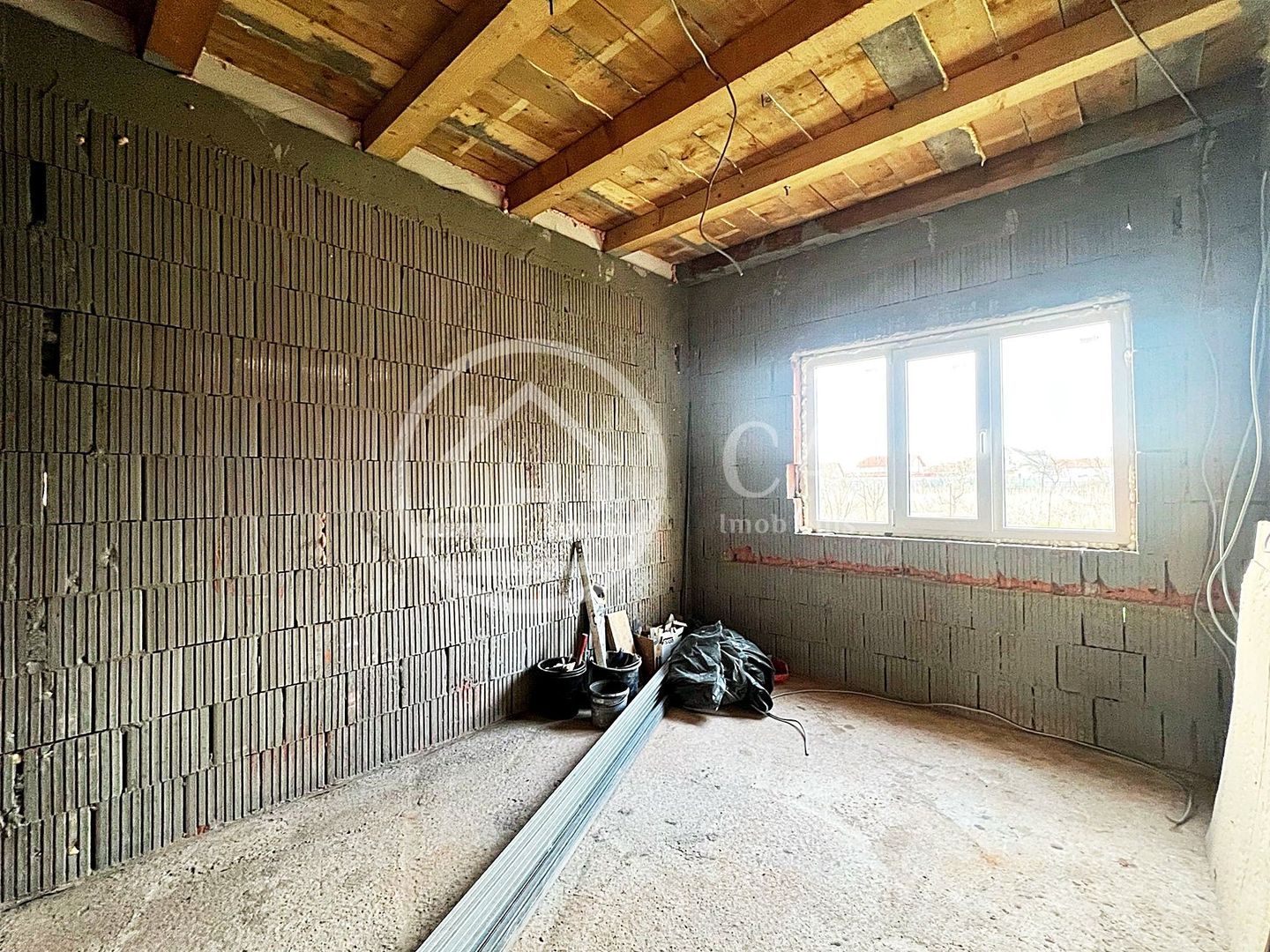 Casa de vanzare cu 3 camere in Girisu de Cris, Bihor - Poză 8