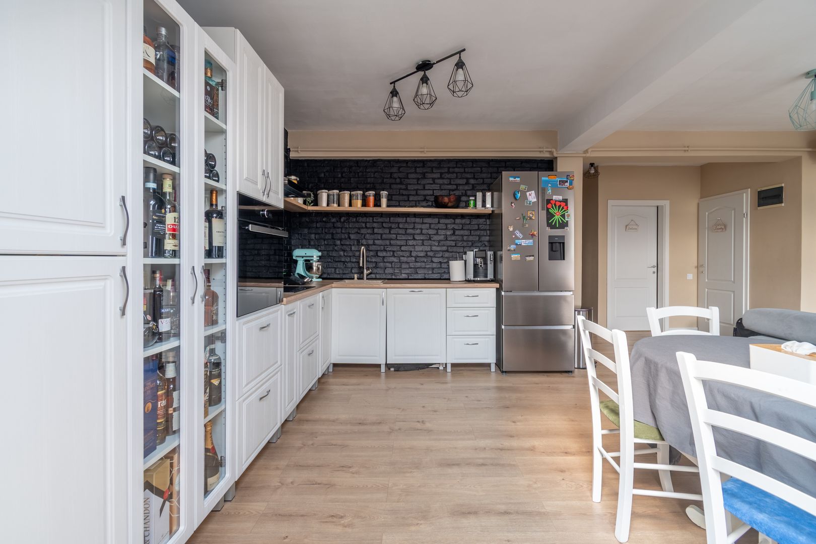 Apartament 3 camere de vanzare Bună Ziua str. Costache Negri Parcare - Poză 4