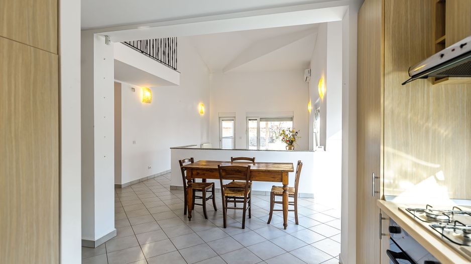 Casă frumoasă și plină de lumină. - Poză 3