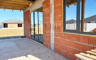 Casa la rosu  cu 4 camere de vanzare in Santandrei - Poză 21