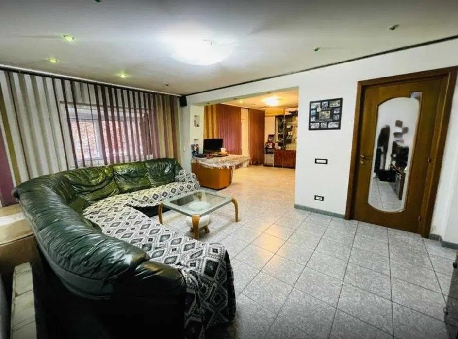 Vânzare 3 Camere 110 mp | Centrală Proprie | 2 min Mall Vitan, 12 min Metrou - Poză 3