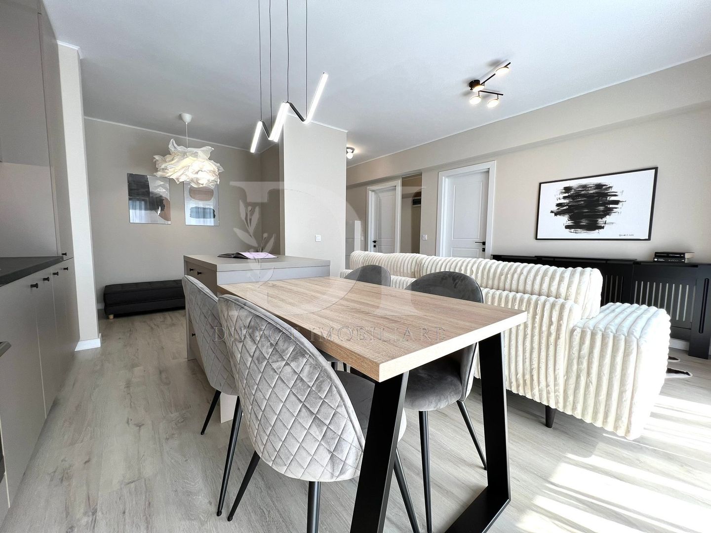 Apartament ultramodern / etaj intermediar / Zona Eroilor - Poză 12