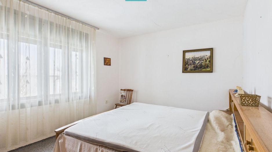 Casă cu etaj Căpâlnaş - Poză 14