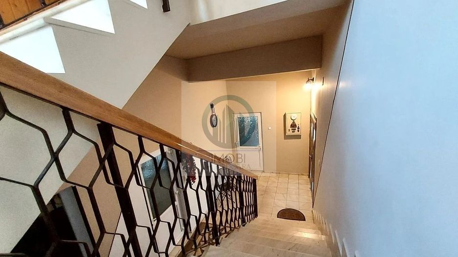Vila Impresionanta în Deva–Construcție Solida 3 garaje inclus elevator - Poză 14