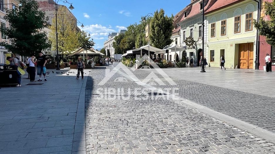 Apartament renovat, în inima Sibiului, pe strada Nicolae Bălcescu - Poză 1