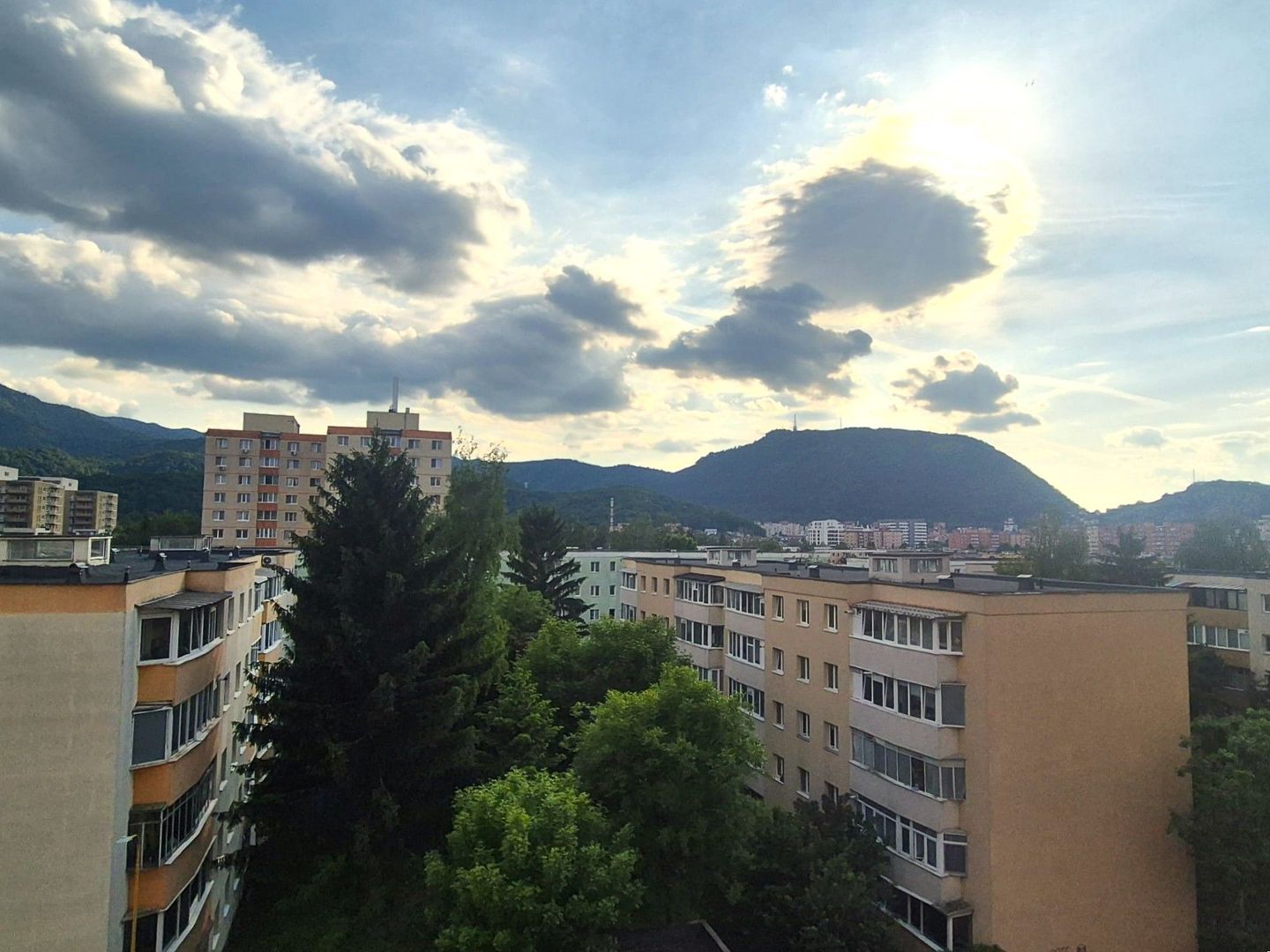 Calea Bucuresti, 2 camere cu priveliste, liber la vânzare - Poză 2