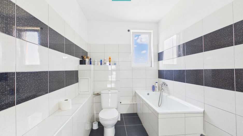 Casă cu 7 camere și teren generos în Șofronea - Poză 15