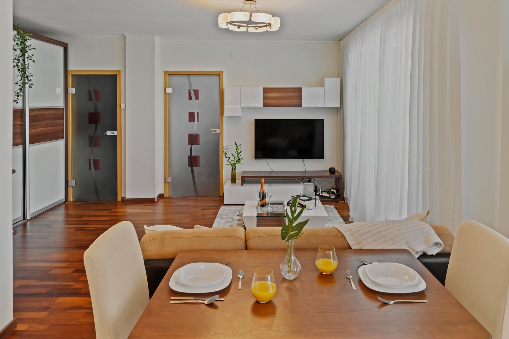 2 camere de închiriat Piața Romană – Magheru | Premium | Metrou 1 min - Poză 2
