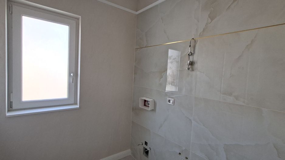 Duplex spatios cu garaj si pereti dublii - Poză 8